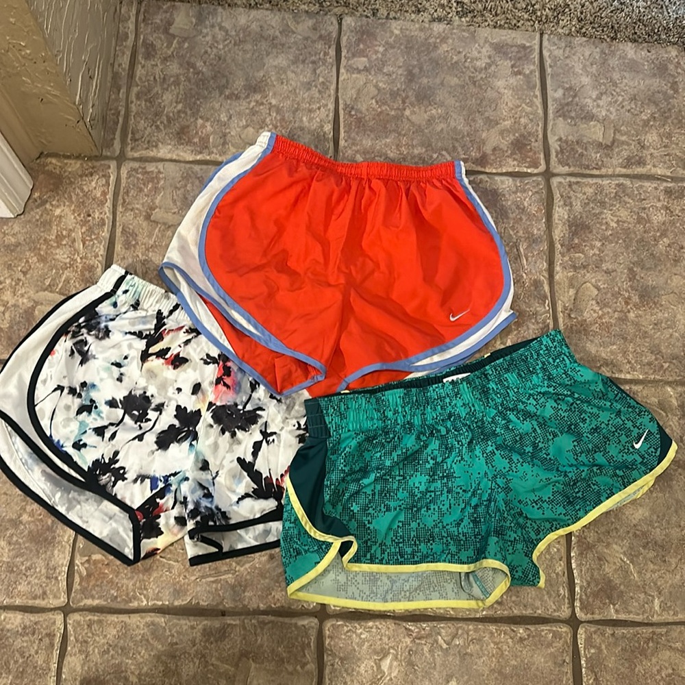 NIKE SHORTS